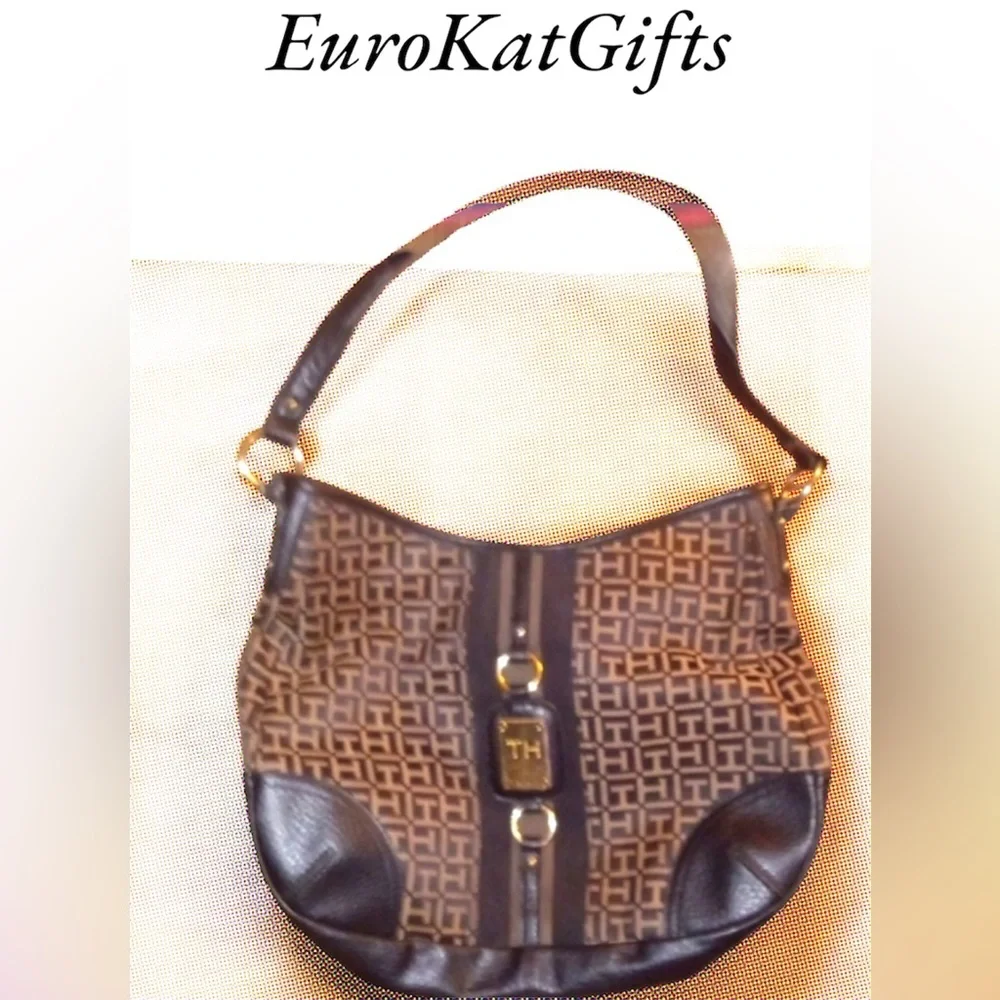 Tommy Hilfiger Bag Purse Classic Tan Brown Medium size. Zip close.Pre loved_6